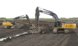 Both units are equipped with Trimble GCS900 GPS grade control systems.
